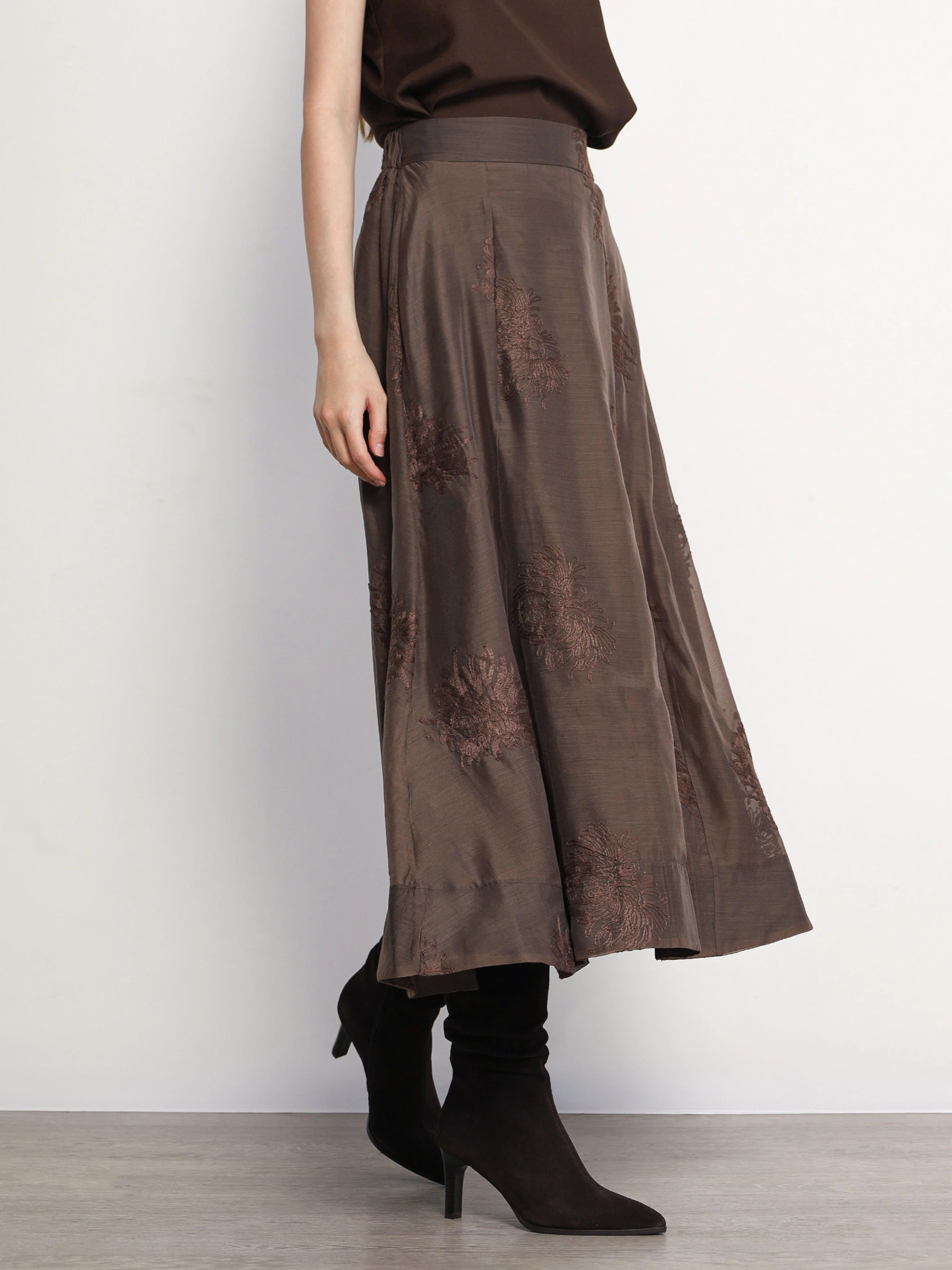 Юбка коричневого цвета с эластичным поясом